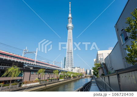 夏の青空とスカイツリー　東京ミズマチ側から 106720430