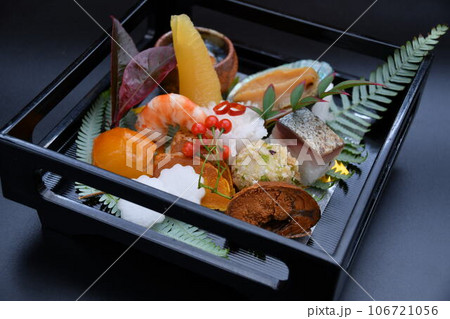 盛り付けが美しい懐石料理の八寸 106721056