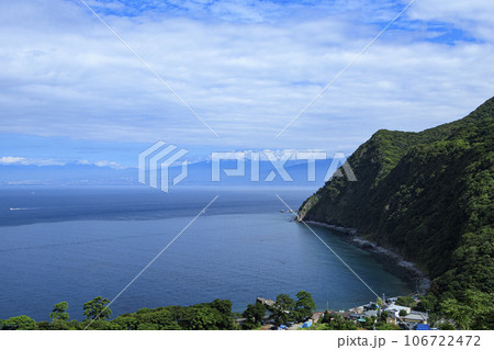 青い海と青い空と青い富士山 106722472