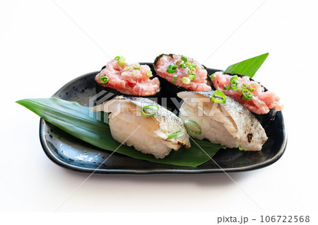 炙り秋刀魚握りとネギトロ巻 106722568