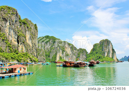 ベトナム　青空のハロン湾 106724036