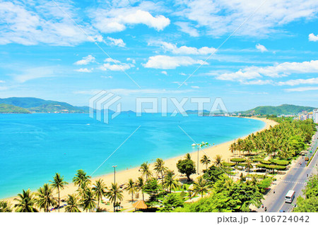 ベトナム　ニャチャン　夏の青空と海 106724042