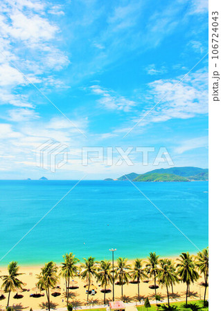 ベトナム　ニャチャン　夏の青空と海 106724043
