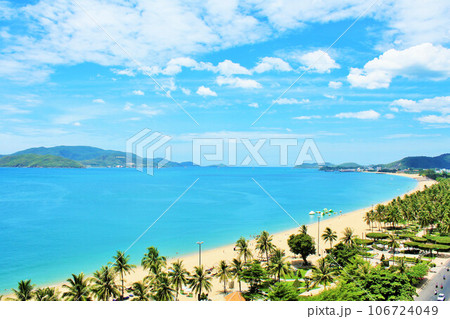 ベトナム ニャチャン 夏の青空と海 ベトナム ニャチャン 夏の青空と海 106724049