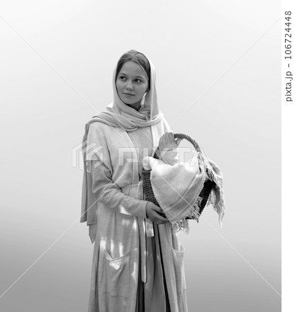 Young slave woman with basket Young slave woman with basket 106724448