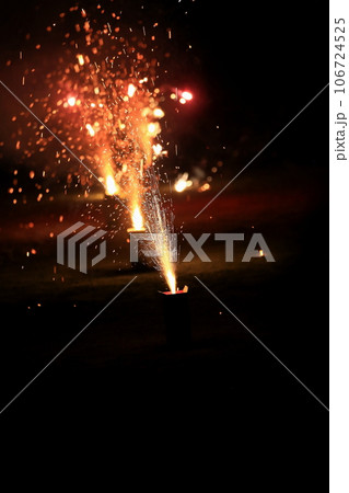 夏の風物詩　セルフ　花火 106724525
