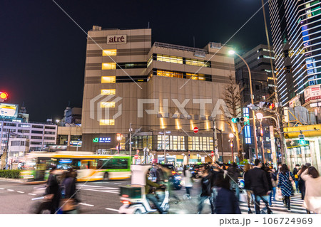 日本の東京都市景観　逆走バイク、暴走、一体どうなっているのか。恵比寿駅前で見かけた驚きの光景… 106724969