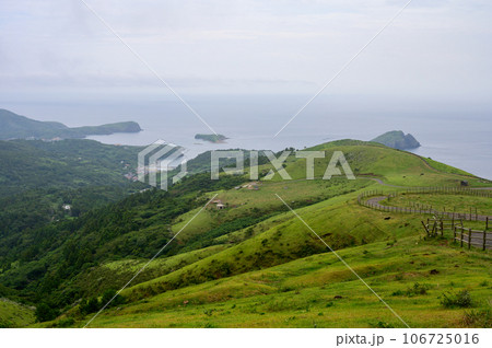 島根県隠岐、赤はげ山からの眺め 島根県隠岐、赤はげ山からの眺め 106725016