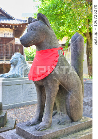 三囲神社　三囲のコンコンさんとライオン像（東京都墨田区向島） 106726270