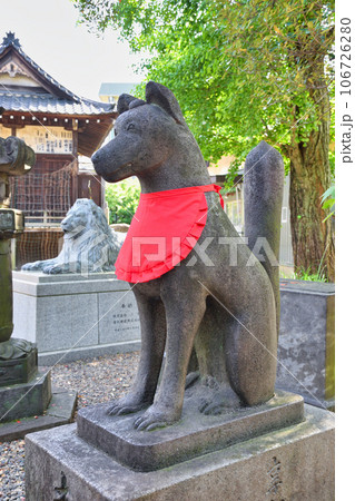 三囲神社　三囲のコンコンさんとライオン像（東京都墨田区向島） 106726280