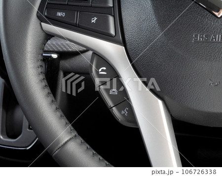 自動車のステアリングハンズフリースイッチ 106726338