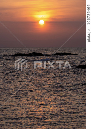 日没前の城ヶ島の海 106726466