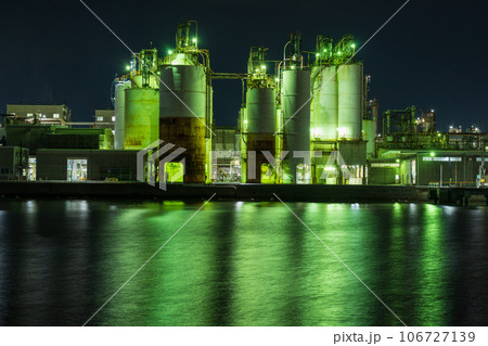 夕焼けの周南工場夜景 106727139