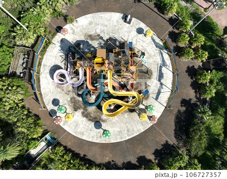 遺棄された ウォータースライダー 無一文 106727357