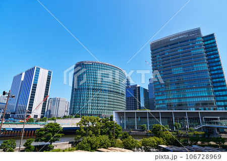 横浜駅東口周辺のオフィス街 106728969