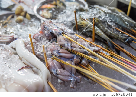 Many raw frogs in Jalan Alor street food in Kuala Lumpur Many raw frogs in Jalan Alor street food in Kuala Lumpur 106729941