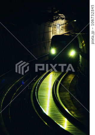 峠の駅『安中榛名』を行き交う北陸新幹線 E7系 106732845