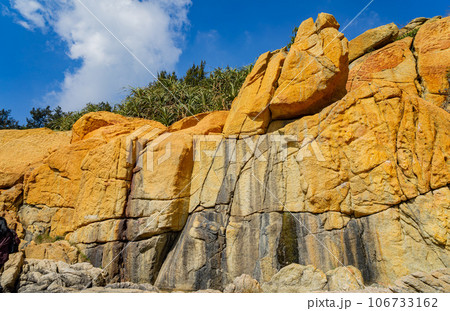 Sunny view of the landscape around Hac Sa Long Chao Kok Coastal Trail 106733162