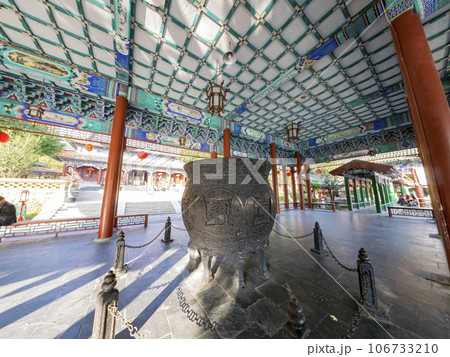 Sunny exterior view of the garden of Yuanming Palace Sunny exterior view of the garden of Yuanming Palace 106733210