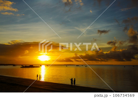 沖縄　伊良部島　佐和田の浜　サンセット　宮古島 106734569