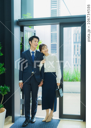 カップル　ショッピング 106734586