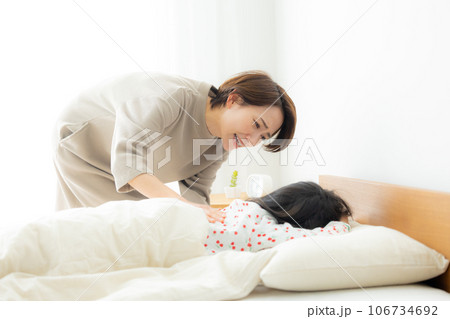朝 ベッド 親子 朝 ベッド 親子 106734692