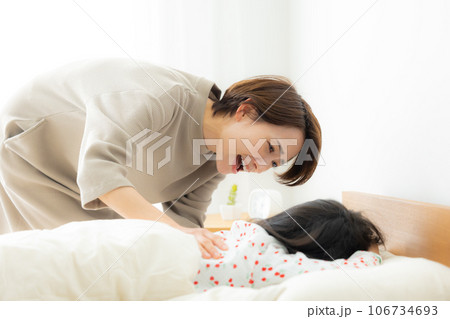 朝　ベッド　親子 106734693