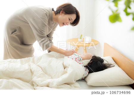 朝 ベッド 親子 朝 ベッド 親子 106734696