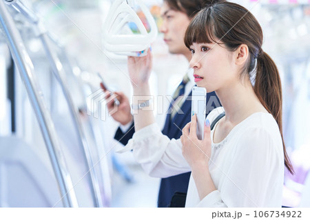 若い女性 通勤通学 撮影協力「京王電鉄株式会社」 若い女性 通勤通学 撮影協力「京王電鉄株式会社」 106734922