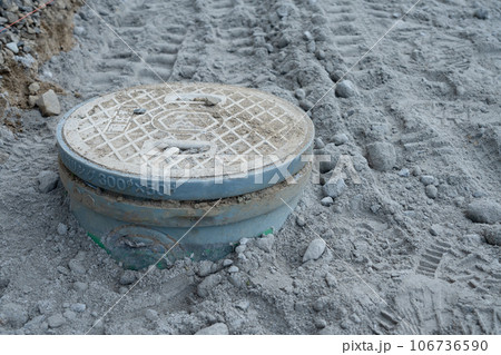 住宅の駐車場工事〜土間コンクリートの砕石敷詰め下地工事 住宅の駐車場工事〜土間コンクリートの砕石敷詰め下地工事 106736590