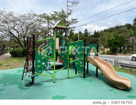公園の複合遊具 公園の複合遊具 106736705