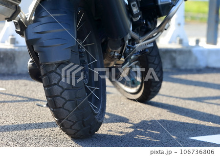 バイクのタイヤ　イメージ 106736806
