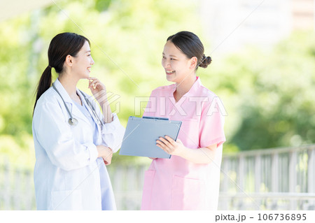 医療スタッフ　働く女性　看護師 106736895
