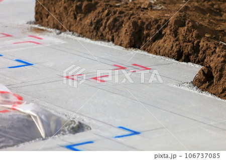 住宅の基礎工事　墨出し　イメージ 106737085