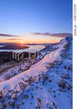 北海道_厳冬期の屈斜路湖と美幌峠の絶景風景 北海道_厳冬期の屈斜路湖と美幌峠の絶景風景 106738305
