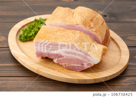 ベーコン 106738425