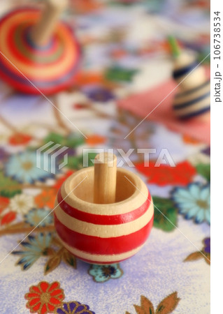 色々なコマと綺麗な和紙 色々なコマと綺麗な和紙 106738534