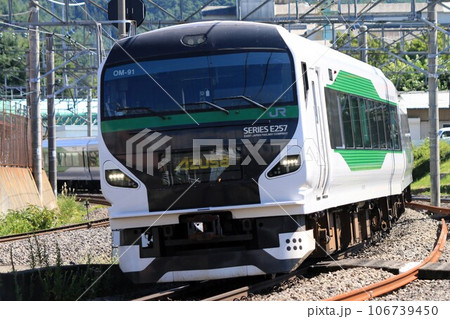 【JR東日本】E257系5000番台「あずさ」(中央本線:塩尻駅) 【JR東日本】E257系5000番台「あずさ」(中央本線:塩尻駅) 106739450
