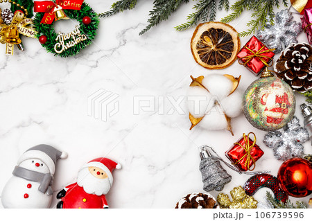 クリスマスフレーム｜雪だるまとサンタさん 106739596