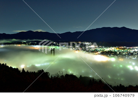 ミューズパークからの秩父盆地の雲海 ミューズパークからの秩父盆地の雲海 106740979