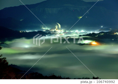 美の山からの秩父盆地の雲海 美の山からの秩父盆地の雲海 106740992