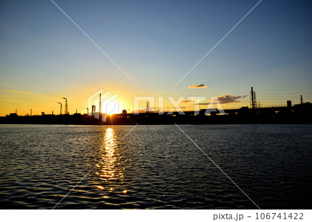 大阪浜寺公園から望む浜寺水路の夕景 大阪浜寺公園から望む浜寺水路の夕景 106741422