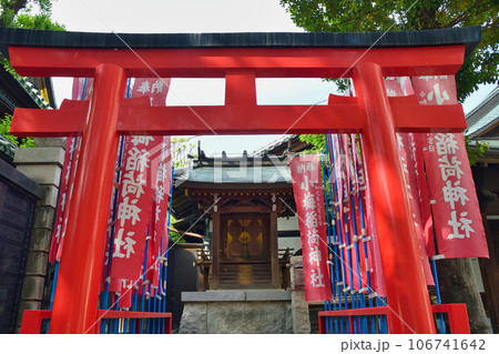 牛嶋神社境内の小梅稲荷神社（東京都墨田区向島） 106741642