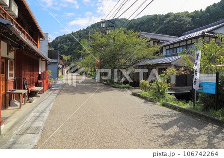 中山道 醒ヶ井宿〈 宿場の町並み 〉 【滋賀県米原市】 中山道 醒ヶ井宿〈 宿場の町並み 〉 【滋賀県米原市】 106742264