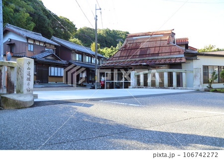 中山道 醒ヶ井宿〈 宿場の町並み 〉 【滋賀県米原市】 中山道 醒ヶ井宿〈 宿場の町並み 〉 【滋賀県米原市】 106742272