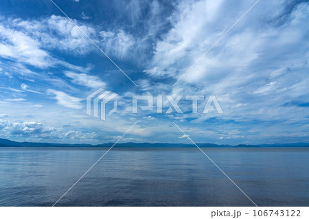 初秋を思わせる琵琶湖の情景 初秋を思わせる琵琶湖の情景 106743122