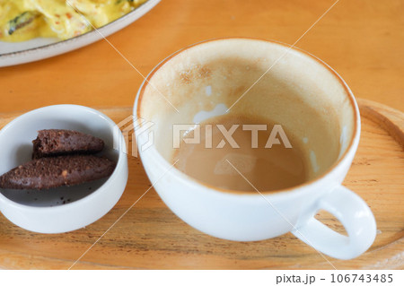 top view of empty coffee cup on table , top view of empty coffee cup on table , 106743485