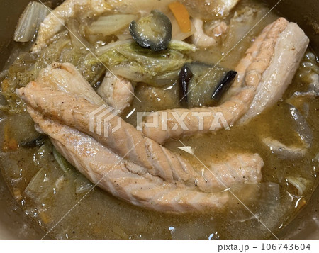 サーモンのアラ汁 106743604