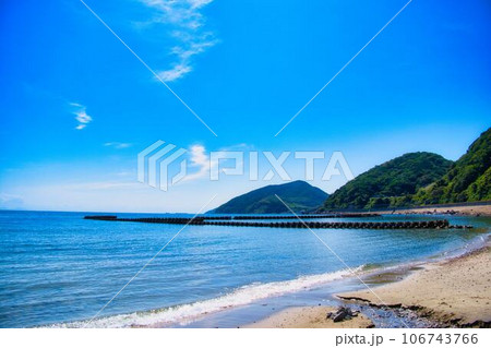 晴れた日の海岸 106743766