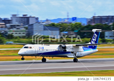 大阪国際空港 ANA ボンバルディア DHC8-Q400 プロペラ機 離陸態勢 スカイパーク 大阪国際空港 ANA ボンバルディア DHC8-Q400 プロペラ機 離陸態勢 スカイパーク 106744135